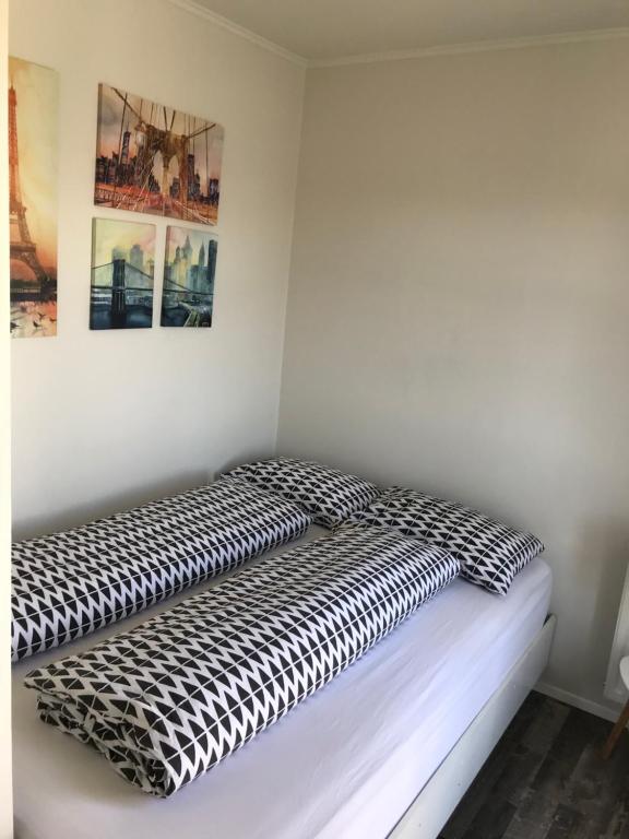 Steinaskjól Apartments room 1
